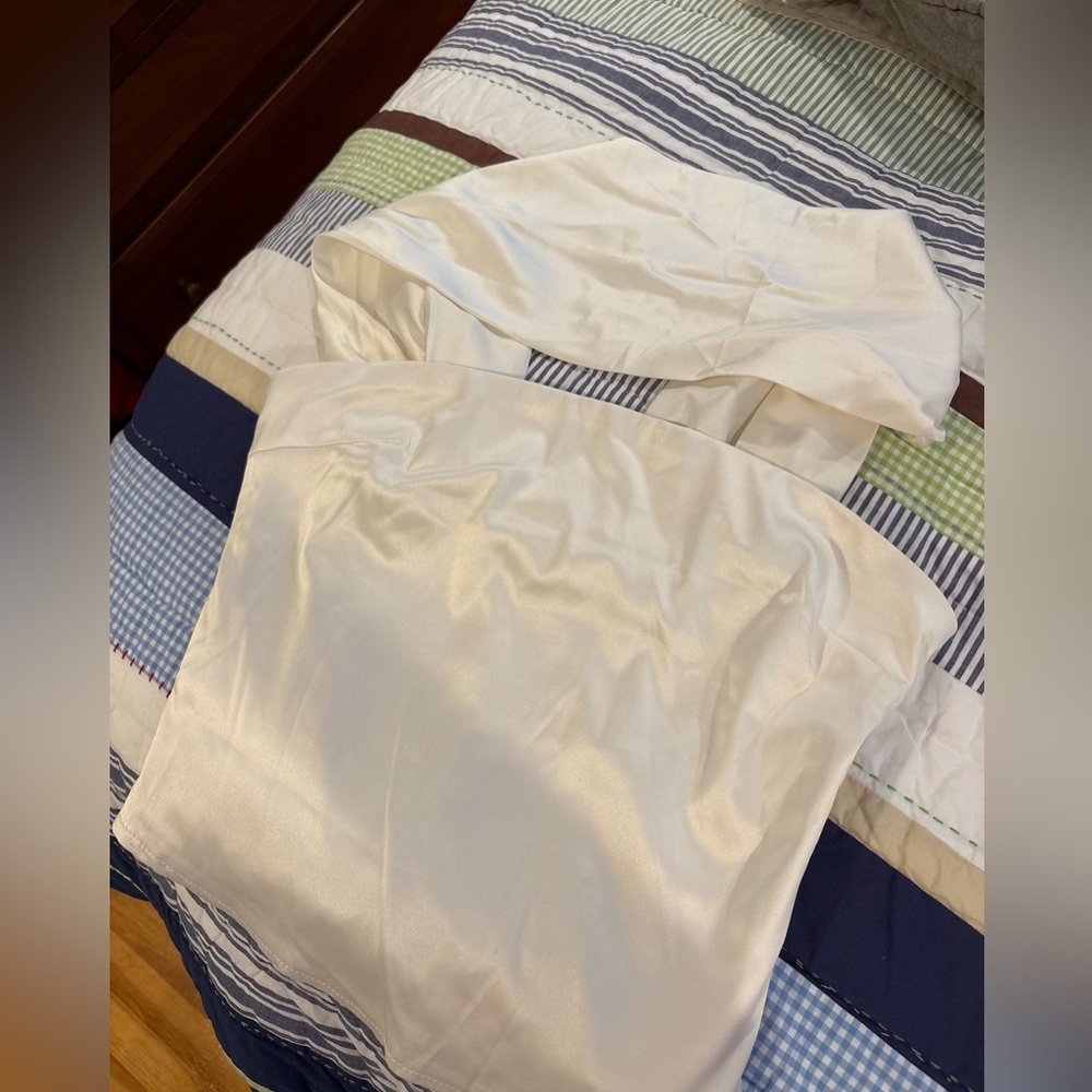 Silk white top with neck